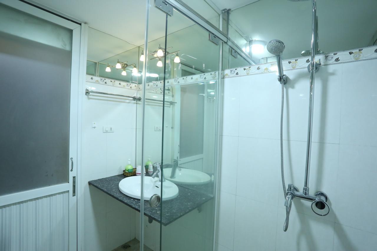 Tuti Lakeside Homestay Hanoi Bagian luar foto